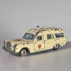 Vintage Lesney Matchbox King Size K-6 Mercedes Benz Binz Ambulance 1:43 Scale Di